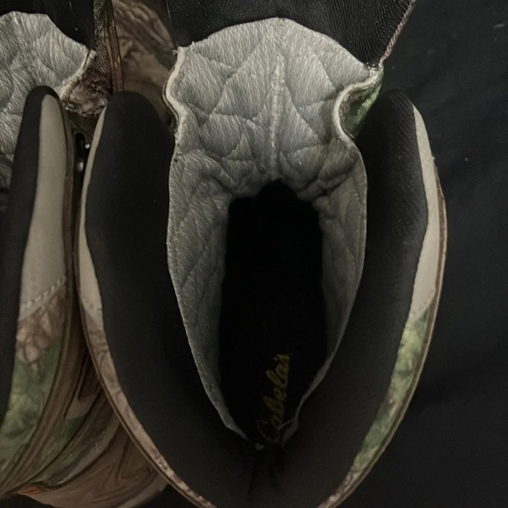 CABELA’S- thinsulate boots. NWOB